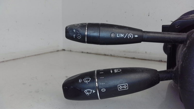 Interrupteur commande de frein a main Mercedes-benz CLASSE C (W204) C 220 cdi (204.008) (2007-2008) 4 portes