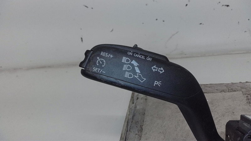 Interrupteur commande de frein a main Seat IBIZA IV (6J5, 6P1) 1.2 tsi (2010-2012) 5 portes