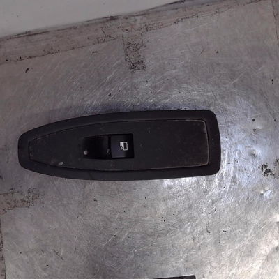 Commande lève-glace porte avant droite Bmw 1 (F20) 116 d (2012-2015)