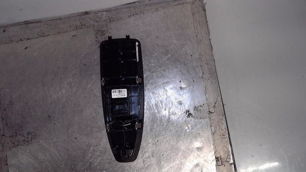 Commande lève-glace porte avant droite Bmw 1 (F20) 116 d (2012-2015)