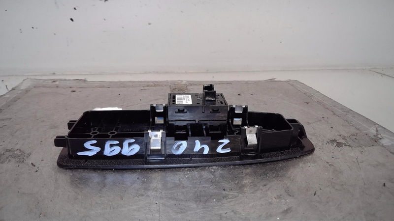 Commande lève-glace porte avant droite Bmw 1 (F20) 116 d (2012-2015)