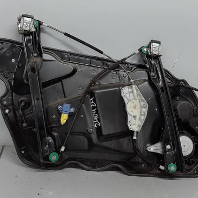 Moteur essuie-glace av droit Volkswagen PASSAT B6 (3C2) 1.9 tdi (2005-2010) 4 portes