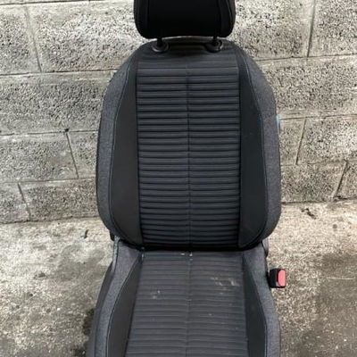 Banquette avant Peugeot 208 II (UB_, UP_, UW_, UJ_) 1.2 puretech 100 (2019) 5 portes