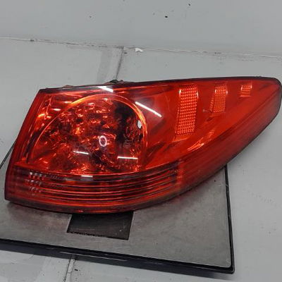 Feu arrière droit Peugeot 607 (9D, 9U) 2.7 hdi 24v (2004-2011)