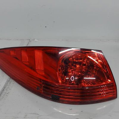 Feu arrière gauche Peugeot 607 (9D, 9U) 2.7 hdi 24v (2004-2011)