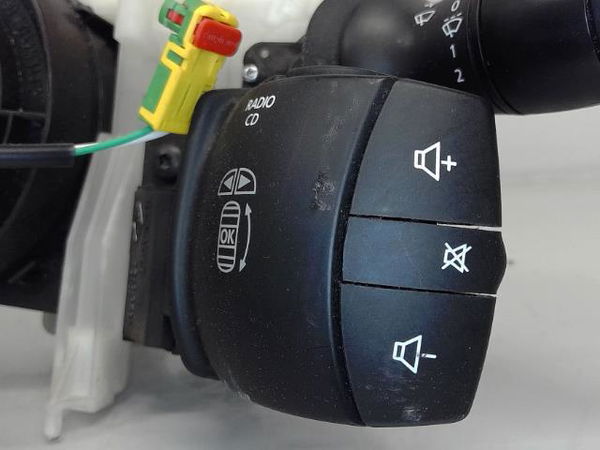 Interrupteur commande de frein a main Renault MEGANE III Grandtour (KZ0-1) 1.6 bifuel (kz03) (2008)