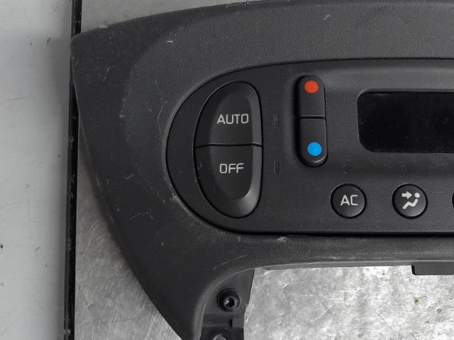 Commande de chauffage Renault SCÉNIC I Monospace (JA0-1_, FA0_) 1.6 (ja00, ja16, ja15, ja19, ja1v, ja2b, ja2c, ja0b,... (1999-2003) 5 portes