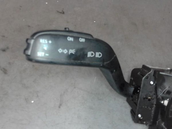Interrupteur commande de frein a main Seat IBIZA IV (6J5, 6P1) 1.4 (2008-2015)