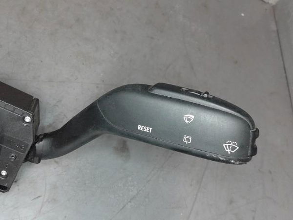 Interrupteur commande de frein a main Seat IBIZA IV (6J5, 6P1) 1.4 (2008-2015)