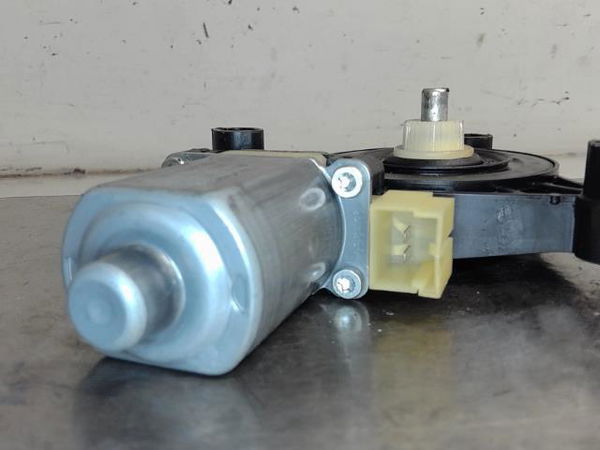 Moteur essuie-glace av droit Skoda OCTAVIA III (5E3, NL3, NR3) 2.0 tdi rs (2013-2020)