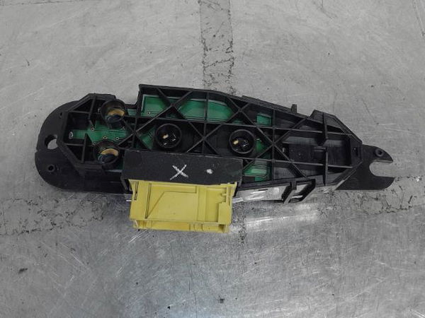 Commande lève-glace porte avant gauche Jaguar S-TYPE II (X200) 2.5 v6 (2002-2007)