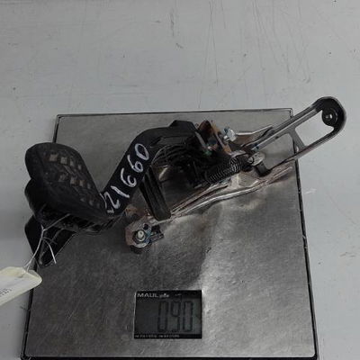 Pedale embrayage Toyota YARIS (_P9_) 1.3 vvt-i (scp90_) (2005-2010)