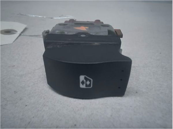 Commande lève-glace porte avant droite Renault LAGUNA II Grandtour (KG0-1_) 1.9 dci (kg1a, kg1w, kg0g) (2005-2007)