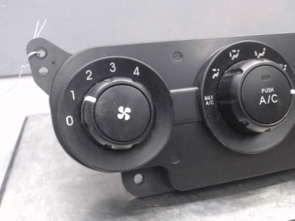 Commande de chauffage Kia CERATO I A trois volumes (LD) 1.6 crdi (2005-2009)