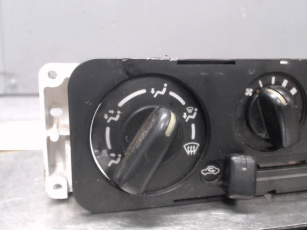 Commande de chauffage Suzuki JIMNY Véhicule tout terrain fermé (SN) 1.3 16v 4x4 (sn413) (2005)
