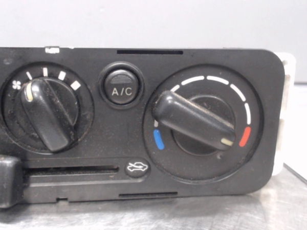 Commande de chauffage Suzuki JIMNY Véhicule tout terrain fermé (SN) 1.3 16v 4x4 (sn413) (2005)