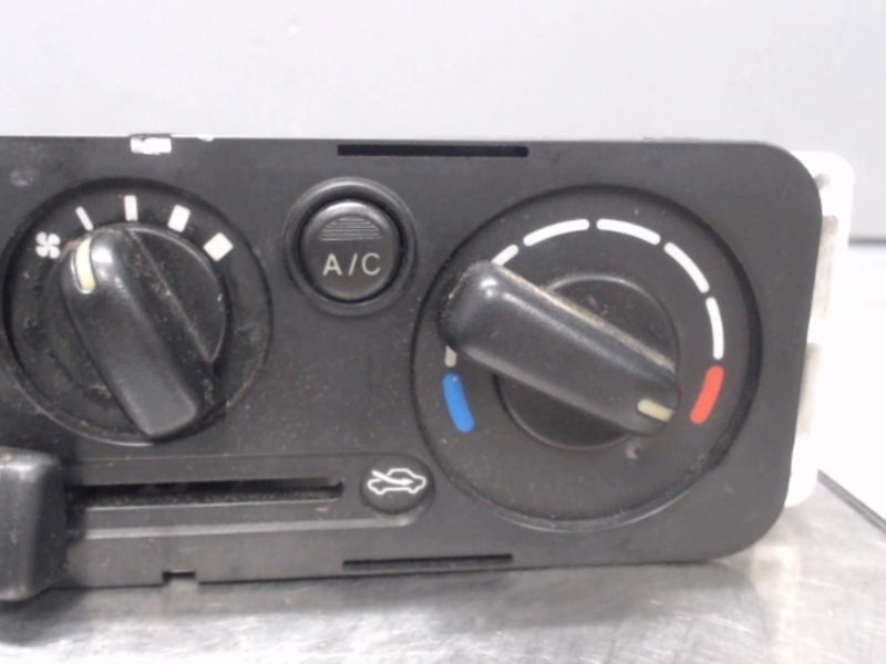 Commande de chauffage Suzuki JIMNY Véhicule tout terrain fermé (SN) 1.3 16v 4x4 (sn413) (2005)