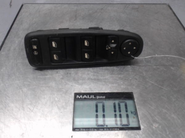 Commande lève-glace porte avant gauche Citroën C4 GRAND PICASSO I (UA_) 2.0 hdi 150 (2009-2013)