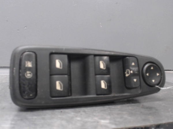 Commande lève-glace porte avant gauche Citroën C4 GRAND PICASSO I (UA_) 2.0 hdi 150 (2009-2013)