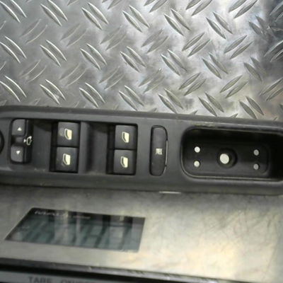 Commande lève-glace porte avant gauche Peugeot 407 (6D_) 2.0 hdi 135 (6drhrh, 6drhre, 6drhrg, 6drhrj) (2004-2010) 4 portes