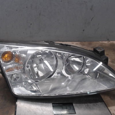 Phare antibrouillard avant gauche Ford MONDEO III A trois volumes (B4Y) 1.8 16v (2000-2007)
