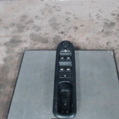 Commande lève-glace porte avant gauche Peugeot 407 (6D_) 2.0 hdi 135 (6drhrh, 6drhre, 6drhrg, 6drhrj) (2004-2010) 4 portes