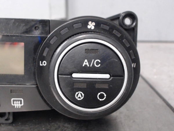 Commande de chauffage Kia CEE'D 3-5 portes (ED) 1.6 crdi 115 (2006-2012)