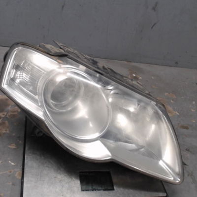 Phare antibrouillard avant gauche Volkswagen PASSAT B6 Variant (3C5) 2.0 bluetdi (2009-2010)