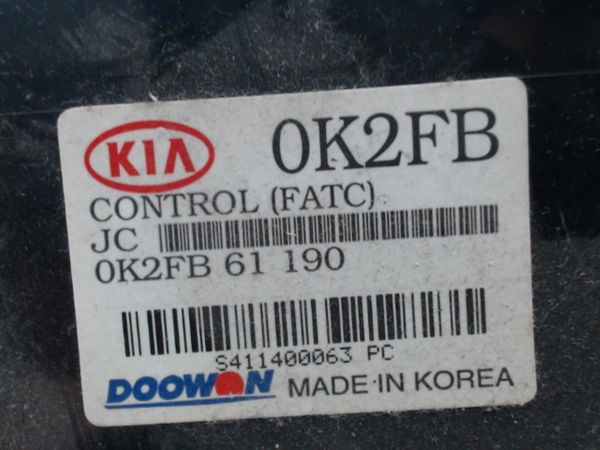 Commande de chauffage Kia CARENS II Monospace (FJ) 2.0 crdi (2002)