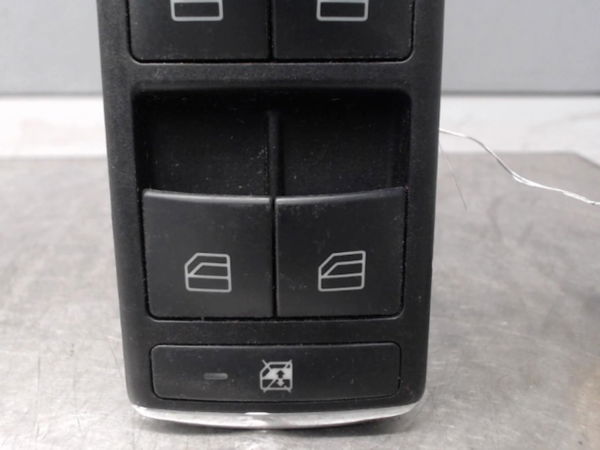 Commande lève-glace porte avant gauche MERCEDES CLASSE GLK 204