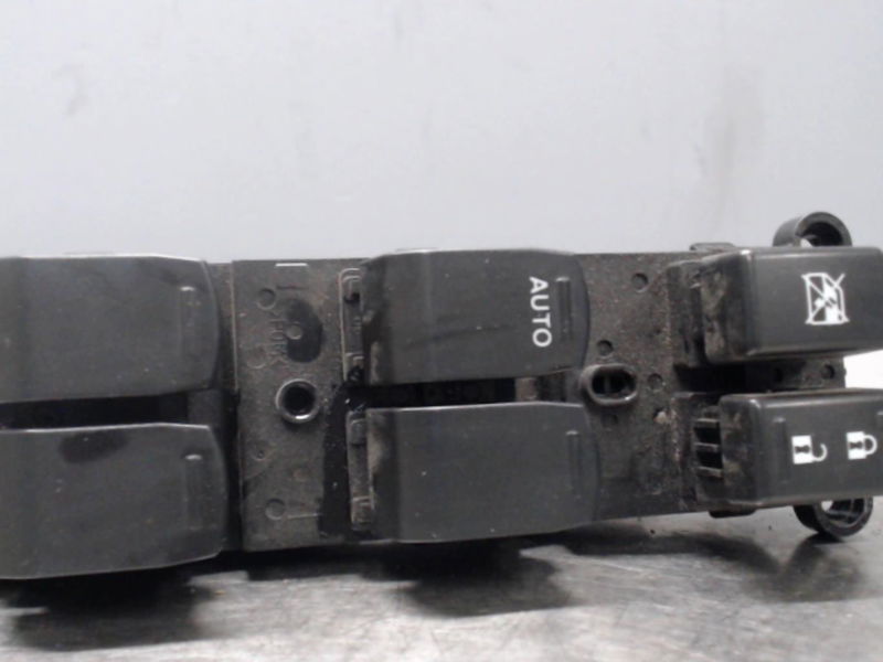 Commande lève-glace porte avant gauche SUZUKI SWIFT 4