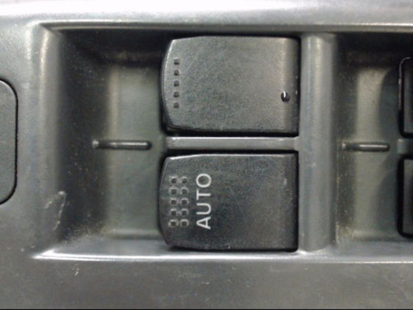 Commande lève-glace porte avant gauche SUZUKI SWIFT 3