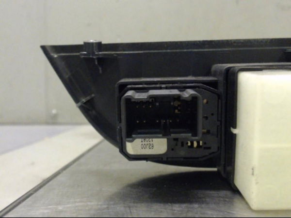 Commande lève-glace porte avant gauche SUZUKI SWIFT 3