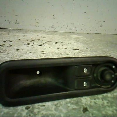 Commande lève-glace porte avant gauche Renault TWINGO II (CN0_) 1.2 16v (cn0k, cn0v) (2007) 3 portes