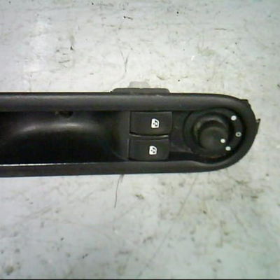 Commande lève-glace porte avant gauche Renault TWINGO II (CN0_) 1.5 dci 90 (2010)