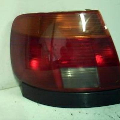 Feu arrière gauche Audi A4 B5 (8D2) 1.9 tdi (1995-2000)