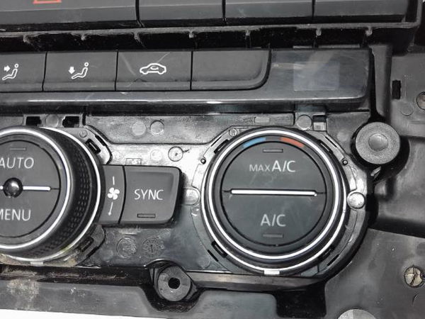 Commande de chauffage Volkswagen T-ROC (A11, D11) 1.5 tsi (2017)