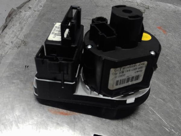 Interrupteur commande de phares Audi A1 (8X1, 8XK) 1.6 tdi (2011-2015) 3 portes