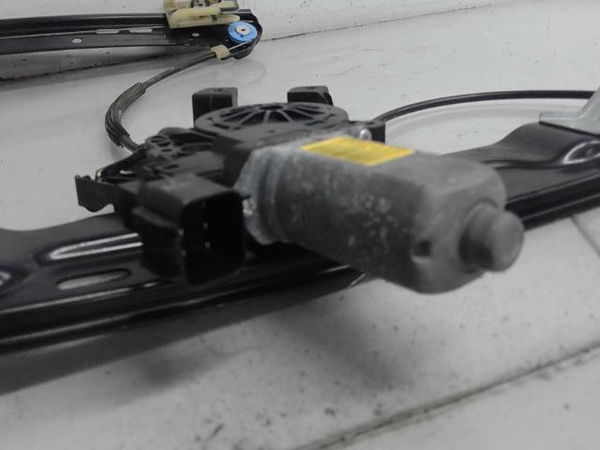 Moteur essuie-glace av droit Land rover RANGE ROVER EVOQUE (L538) 2.0 d 4x4 (2015-2019)