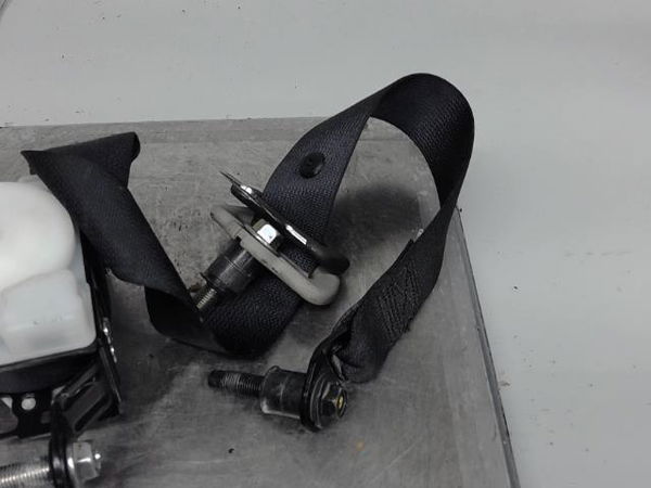 Ceinture arrière gauche Nissan NP300 NAVARA (D40) 3.0 dci 4wd (2010)
