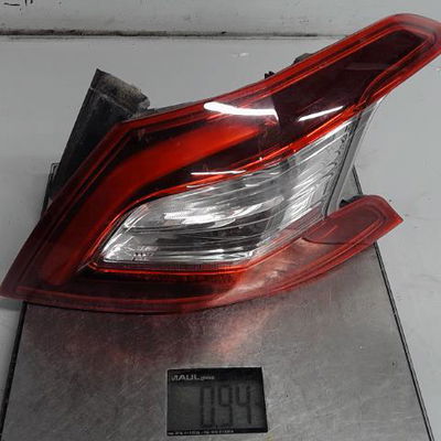 Feu arrière droit Peugeot 308 II (LB_, LP_, LW_, LH_, L3_) 1.2 vti 72 (2013-2021)