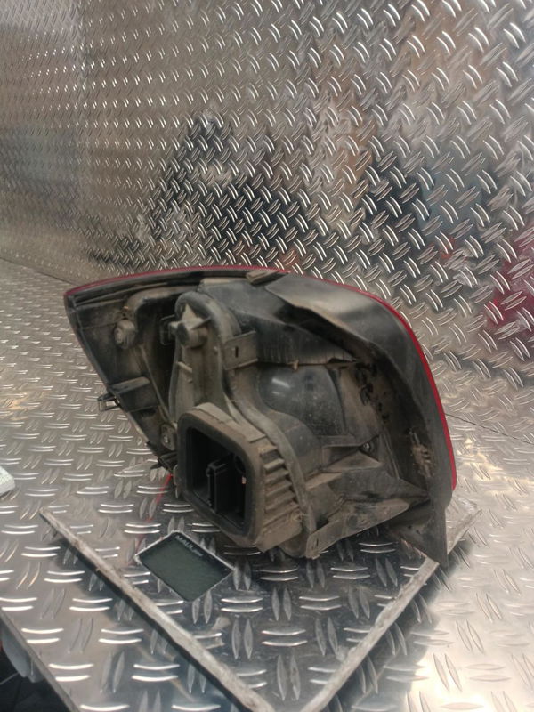 Feu arrière droit Volkswagen POLO V (6R1, 6C1) 1.4 (6r1) (2009-2014)