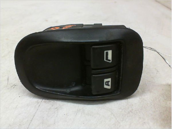 Commande lève-glace porte avant gauche Peugeot 206 3-5 portes (2A-C) 1.4 i (1998-2012) 3 portes