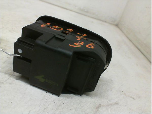 Commande lève-glace porte avant gauche Peugeot 206 3-5 portes (2A-C) 1.4 i (1998-2012) 3 portes