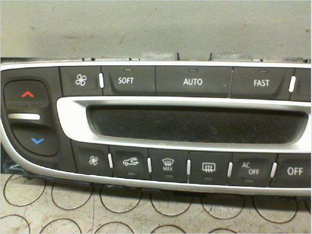 Commande de chauffage Renault SCÉNIC III (JZ0-1_) 1.6 dci (jz00, jz12) (2011) 5 portes