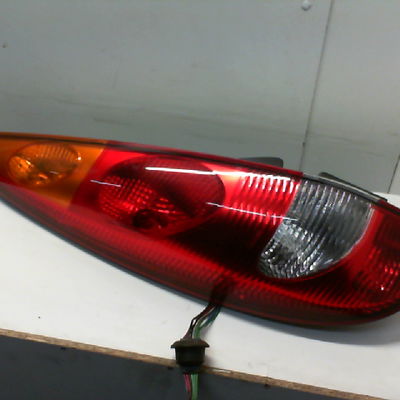 Feu arrière gauche NISSAN ALMERA TINO Phase 1 07-2000--04-2003