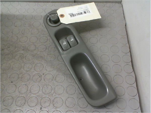 Commande lève-glace porte avant gauche Renault TWINGO I (C06_) 1.2 (c066, c068) (1996-2007) 3 portes