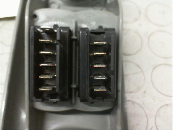 Commande lève-glace porte avant gauche Renault TWINGO I (C06_) 1.2 (c066, c068) (1996-2007) 3 portes