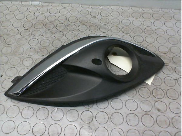Enjoliveur g pare-choc av Opel CORSA D (S07) 1.2 (l08, l68) (2006-2014) 5 portes