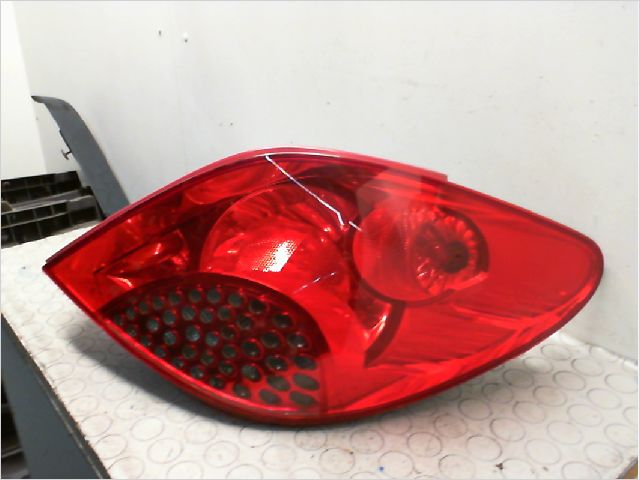 Feu arrière droit PEUGEOT 207